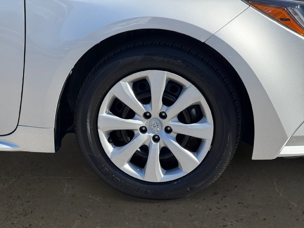 Used 2025 Toyota Corolla LE FWD image 10