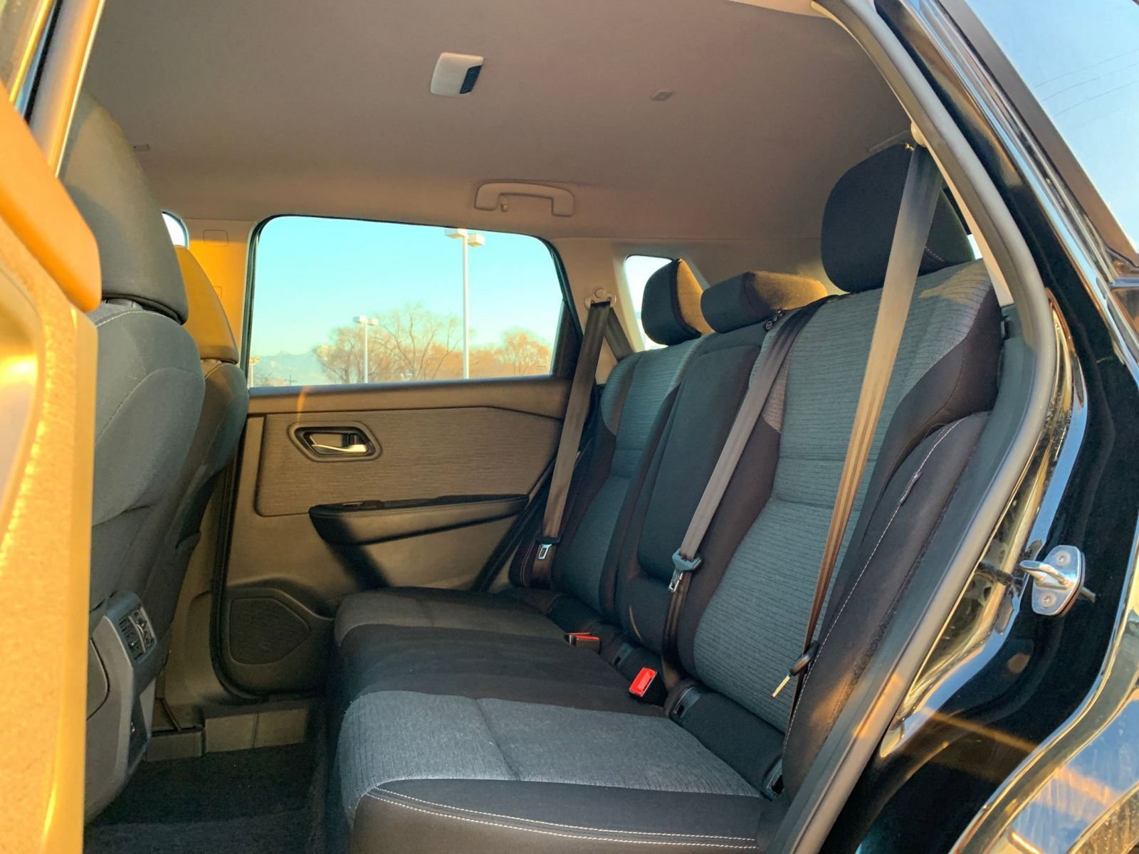 Used 2022 Nissan Rogue SV image 25