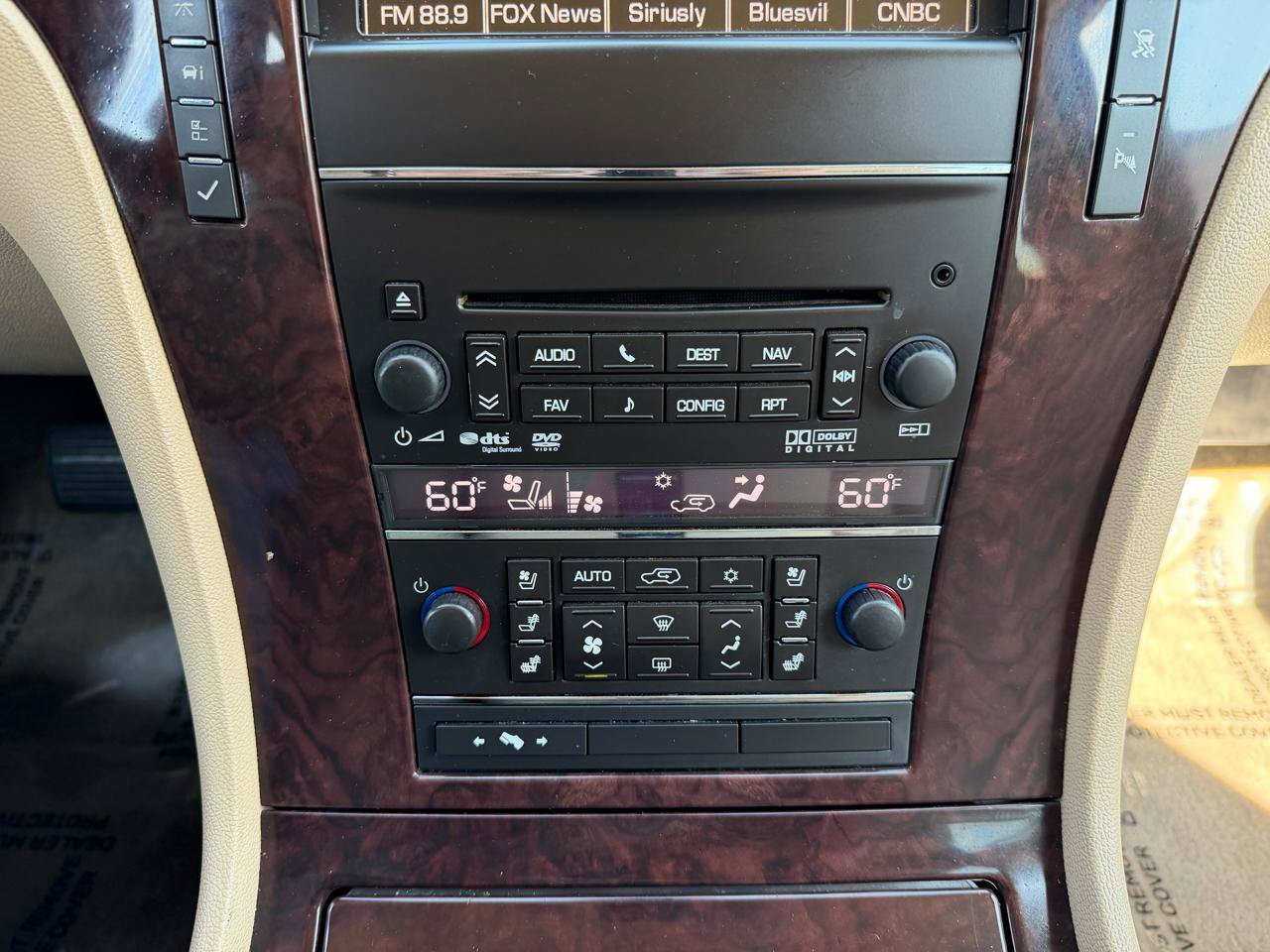 Used 2011 Cadillac Escalade EXT Luxury AWD/4WD image 16