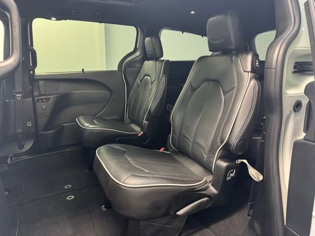 Used 2025 Chrysler Pacifica Limited image 27