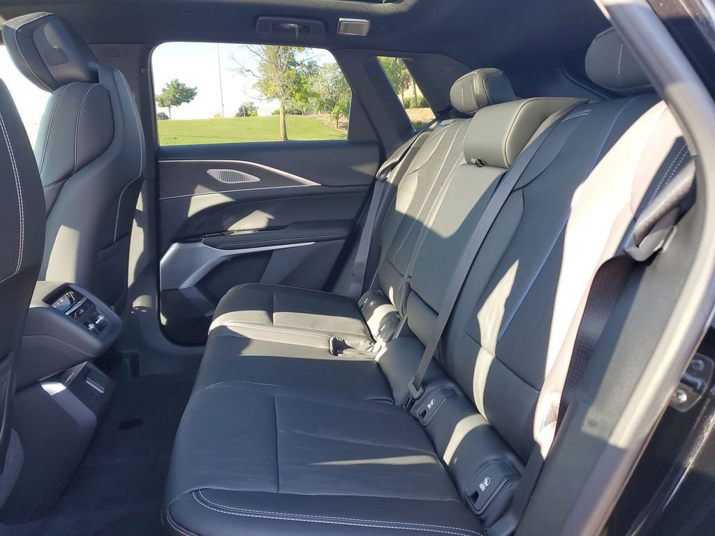 New 2026 Cadillac Lyriq V image 25