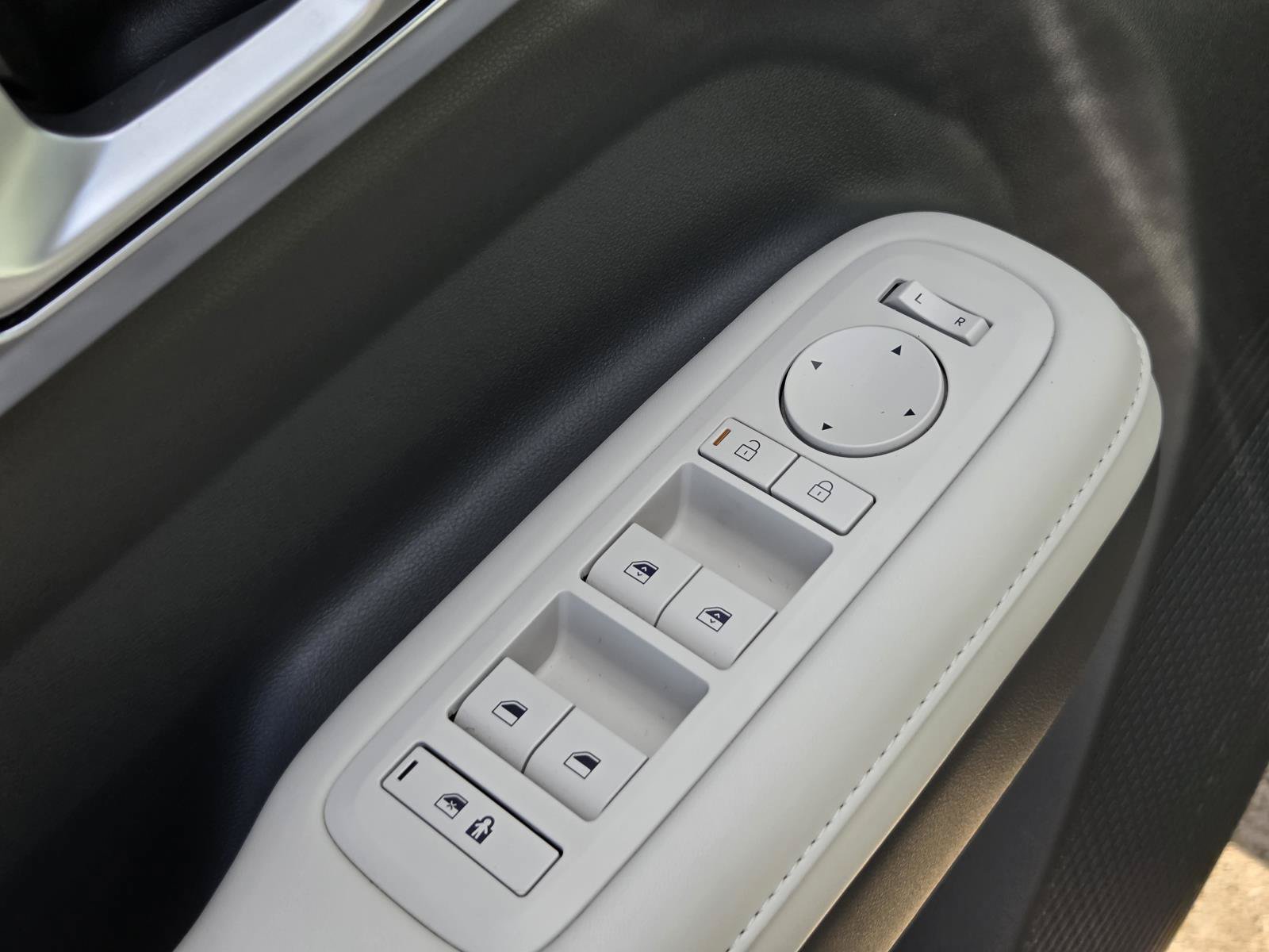 Certified 2024 Hyundai Santa Fe SEL FWD image 16