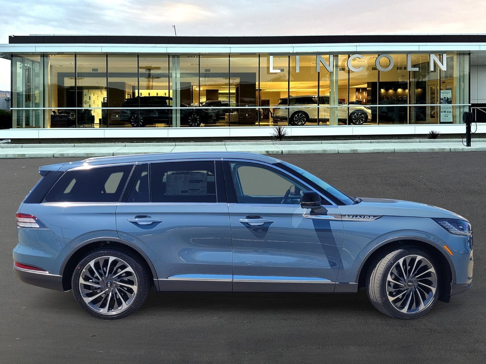 New 2026 Lincoln Aviator Reserve AWD/4WD image 3