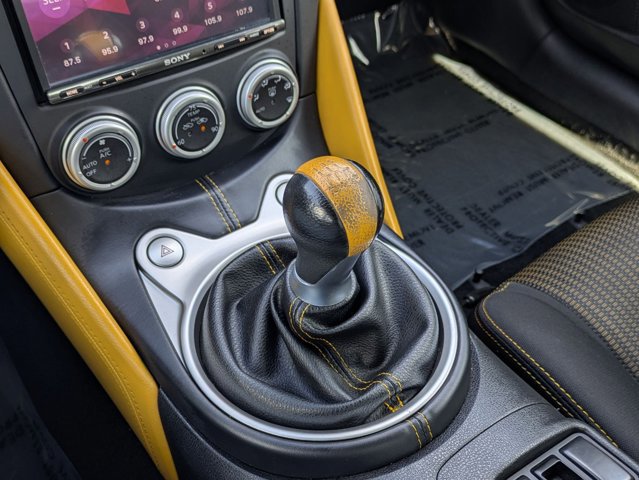 Used 2019 Nissan 370Z Coupe w/ Z34 Heritage Edition - White RWD image 12