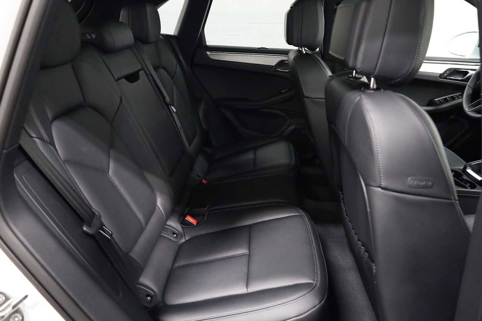 New 2026 Porsche Macan image 37