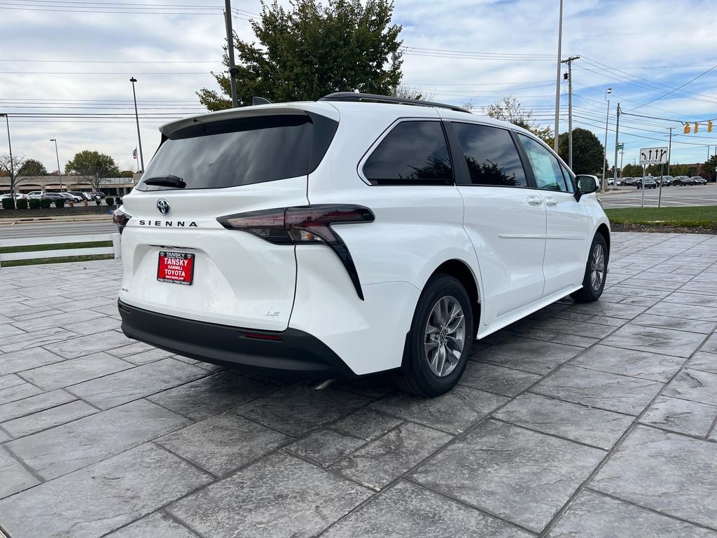New 2025 Toyota Sienna LE image 5
