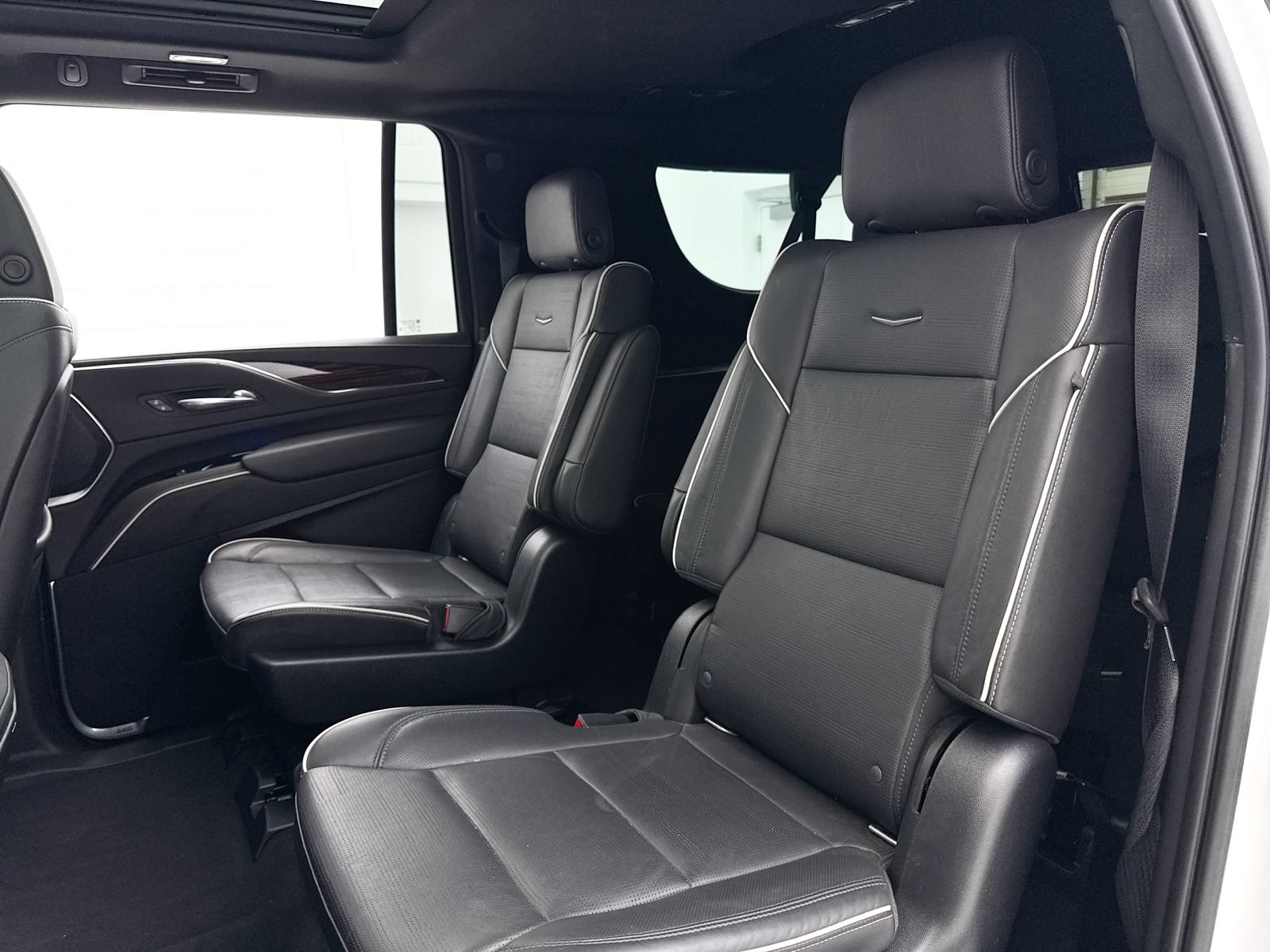 Used 2021 Cadillac Escalade ESV Premium Luxury AWD/4WD image 35
