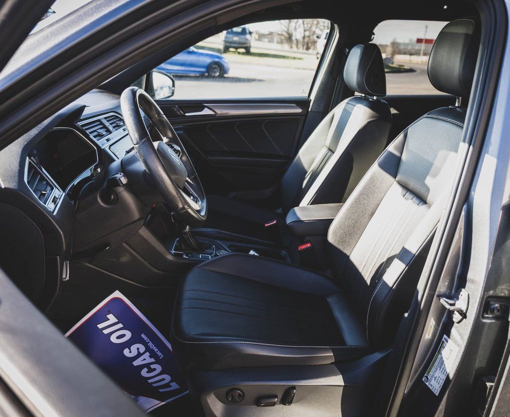 Used 2022 Volkswagen Tiguan SE R-Line image 21