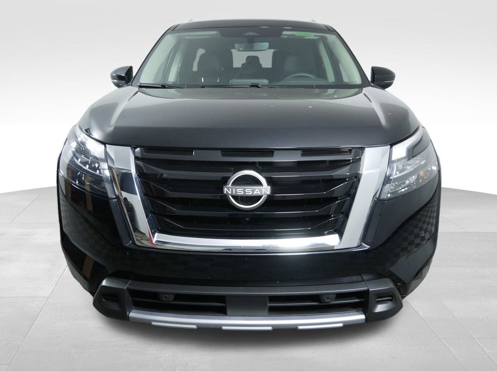 Used 2025 Nissan Pathfinder SL AWD/4WD image 3