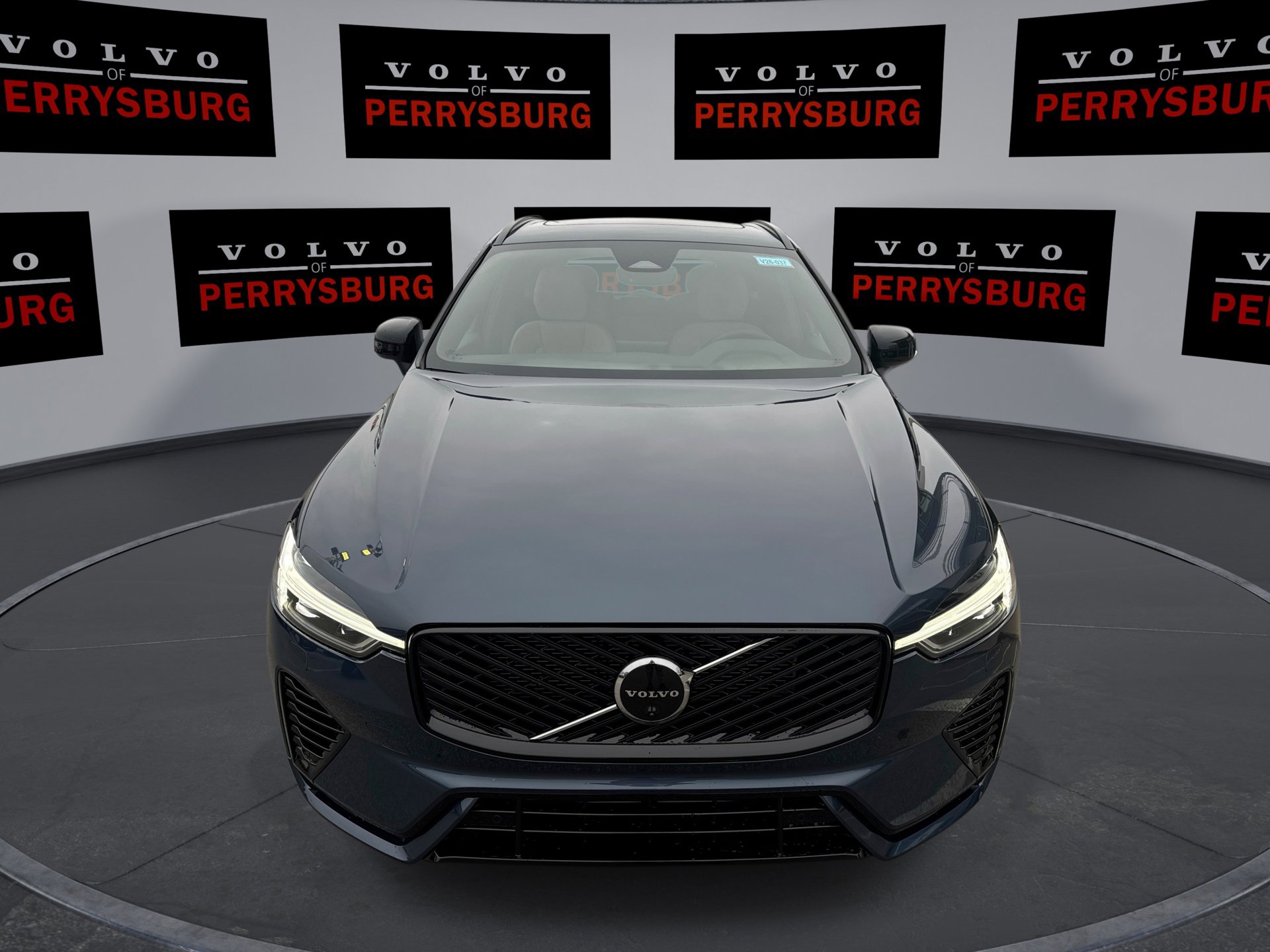 New 2026 Volvo XC60 T8 Plus w/ Protection Package Premier image 4
