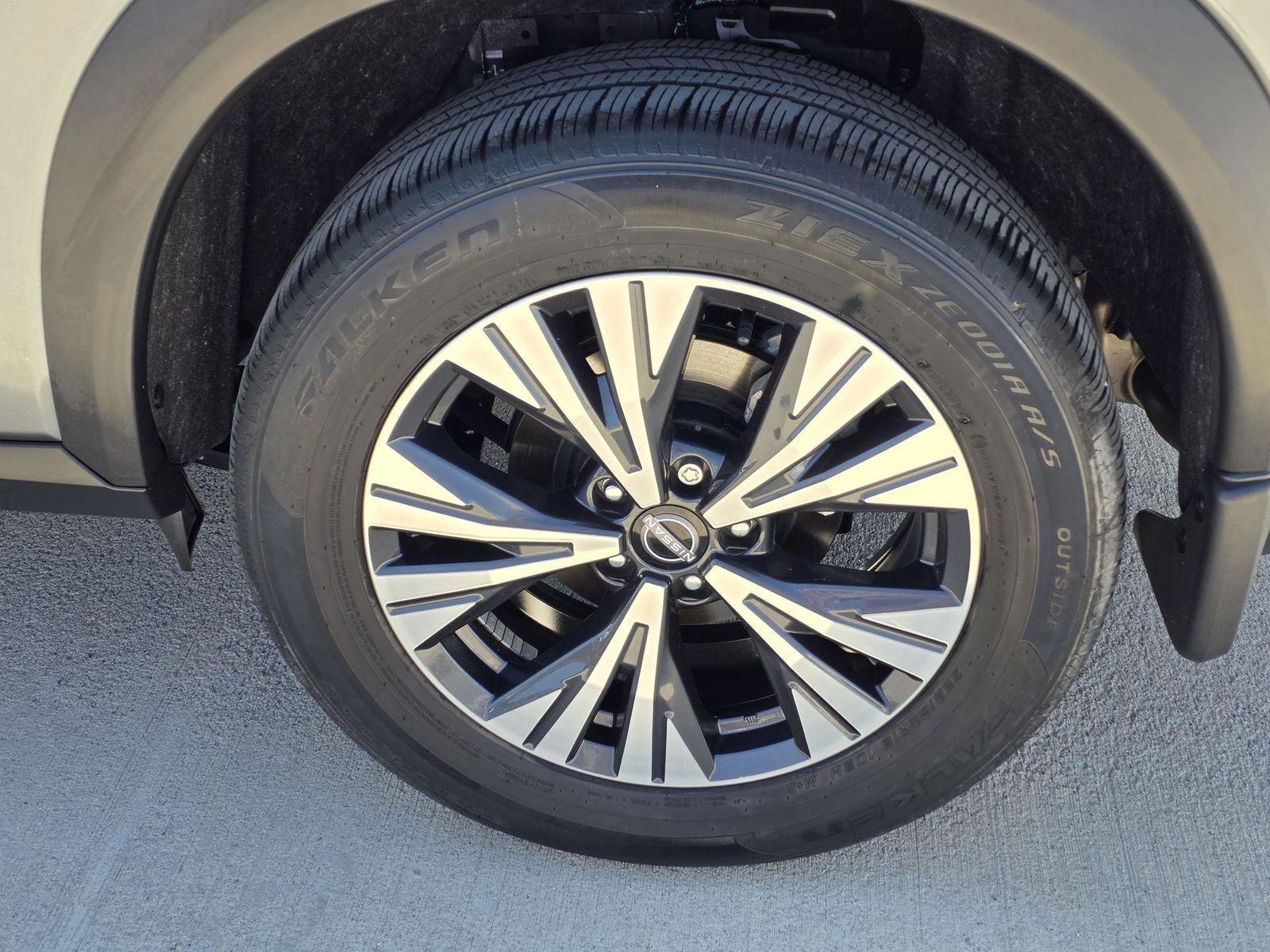 Used 2023 Nissan Rogue SV image 31