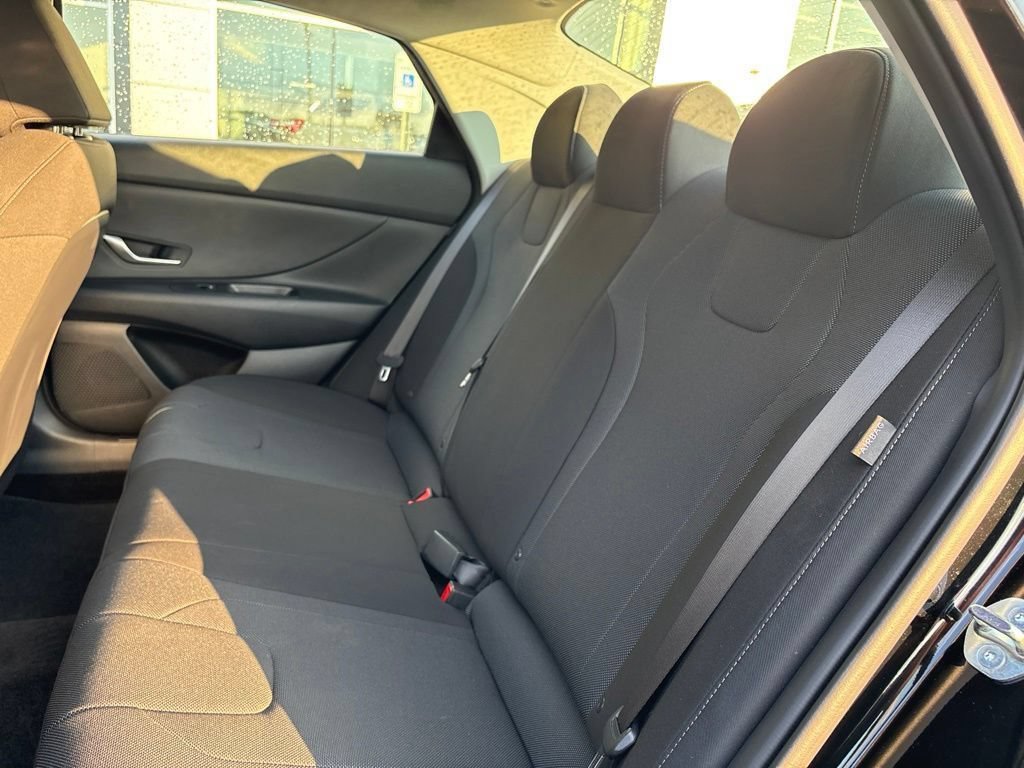 Used 2026 Hyundai Elantra SE FWD image 14