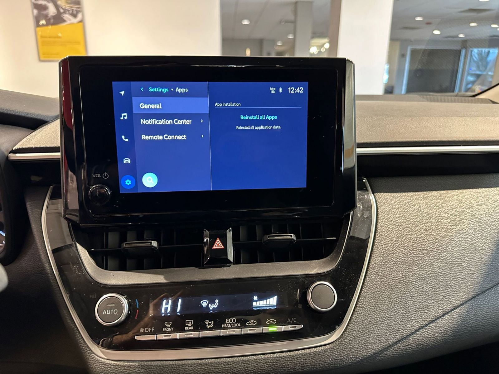 Used 2025 Toyota Corolla LE image 20