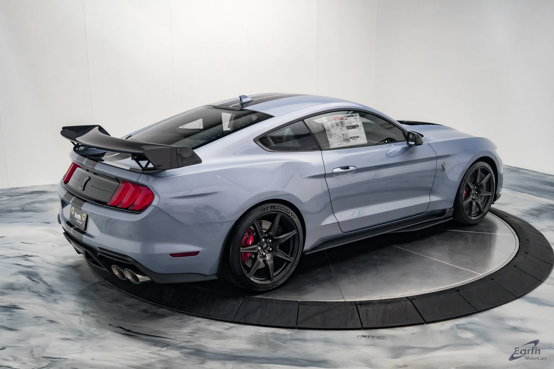 Used 2022 Ford Mustang Shelby GT500 w/ Carbon Fiber Track Pack RWD image 15