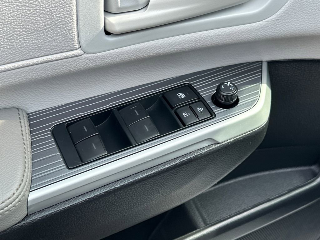 Used 2025 Toyota Sienna LE image 17