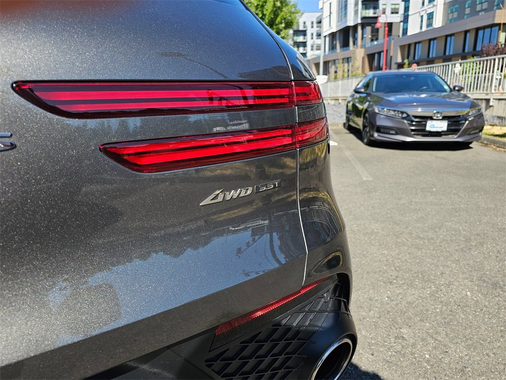 Used 2025 Genesis GV70 3.5T Sport w/ Sport Advanced Package image 16