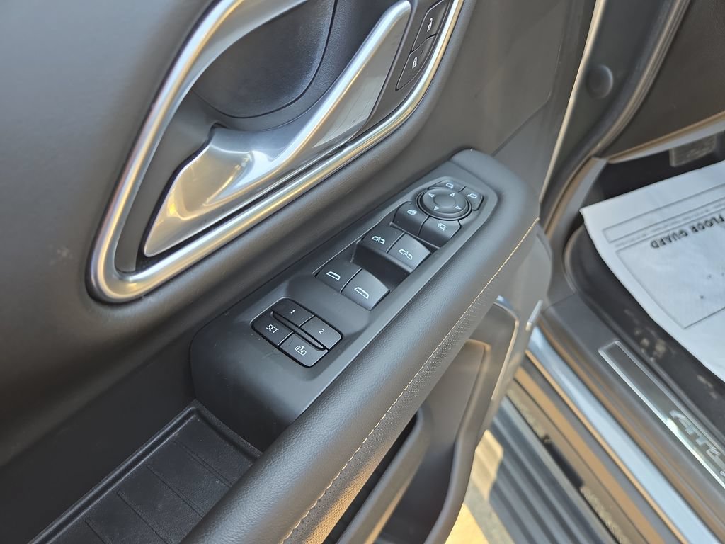 Used 2021 GMC Yukon AT4 w/ AT4 Premium Package AWD/4WD image 13