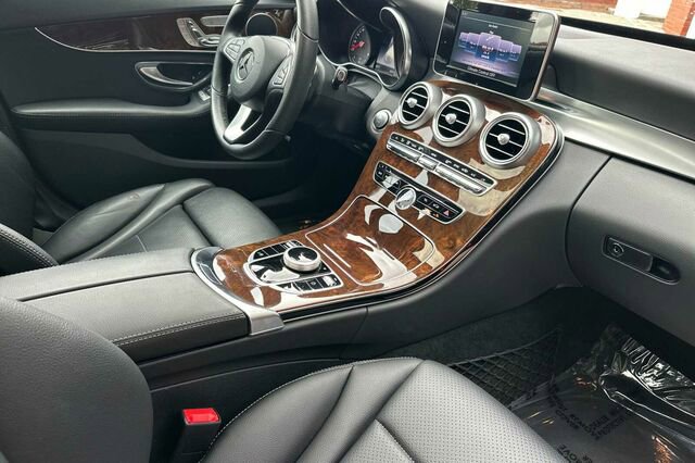 Used 2018 Mercedes-Benz C 300 4MATIC Sedan image 18