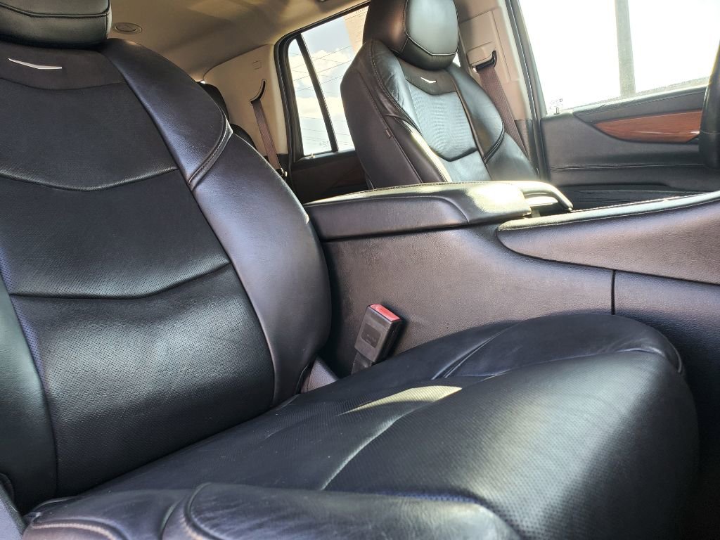 Used 2016 Cadillac Escalade Premium image 37