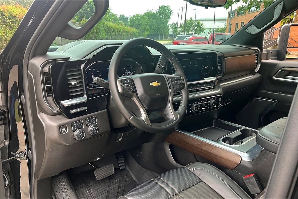 Used 2024 Chevrolet Silverado 2500 High Country w/ High Country Premium Package AWD/4WD image 17