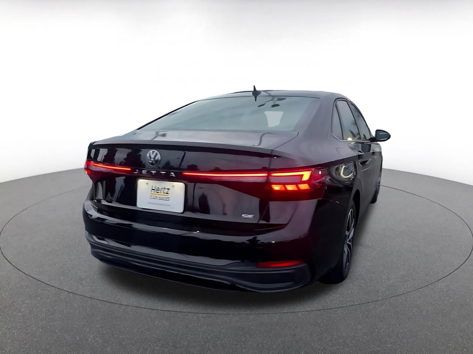 Used 2025 Volkswagen Jetta SE image 14