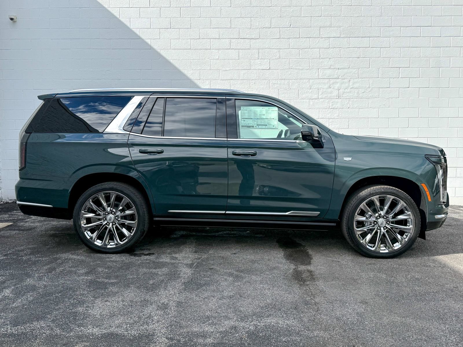 New 2026 Cadillac Escalade Luxury w/ LPO, Radiant Package AWD/4WD image 4