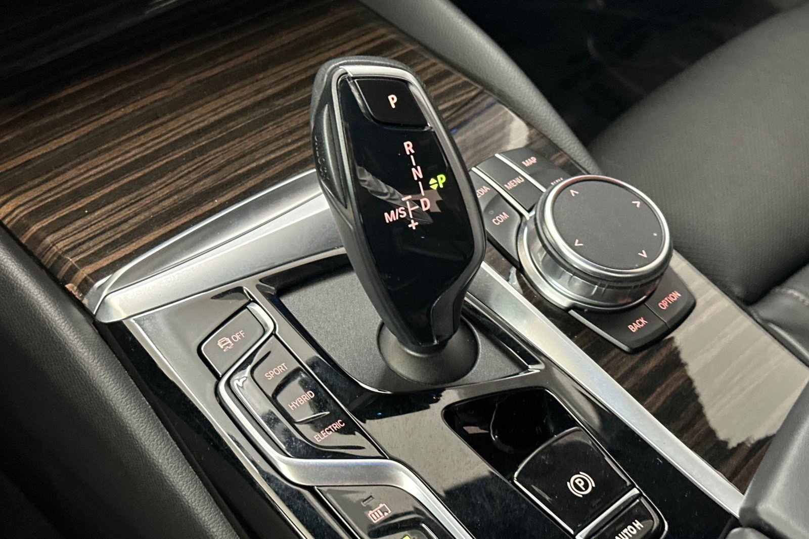 Used 2023 BMW 530e w/ Executive Package RWD image 17