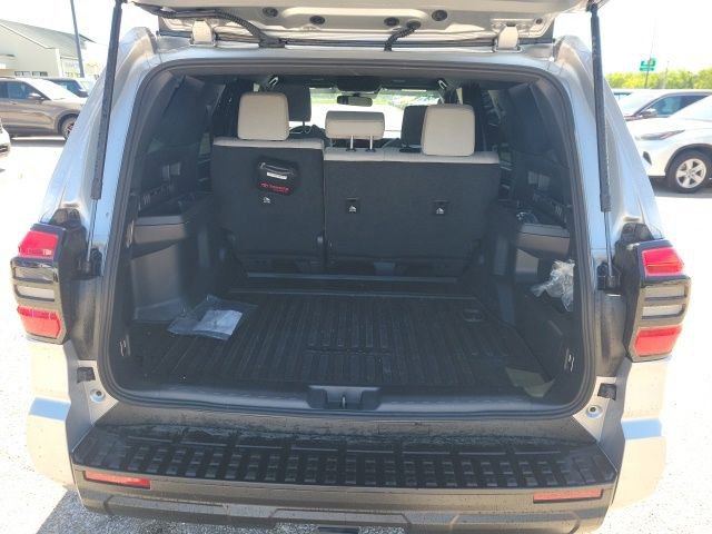 Used 2025 Toyota 4Runner SR5 AWD/4WD image 26
