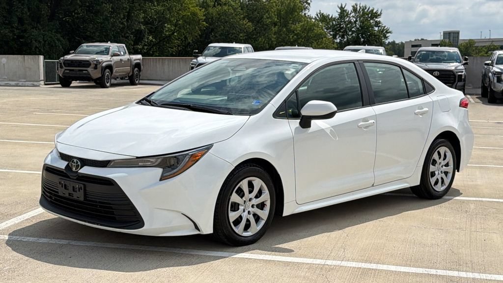 Used 2023 Toyota Corolla LE FWD image 2