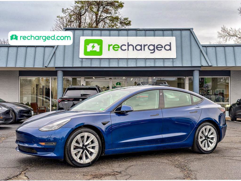 Used 2021 Tesla Model 3 Standard Range Plus image 1