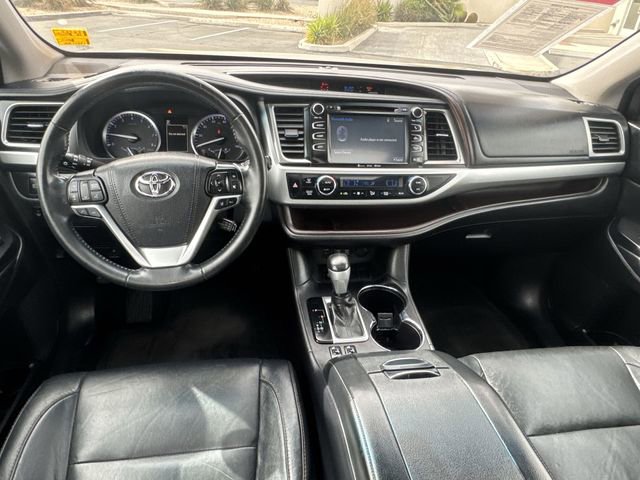 Used 2018 Toyota Highlander XLE FWD image 20
