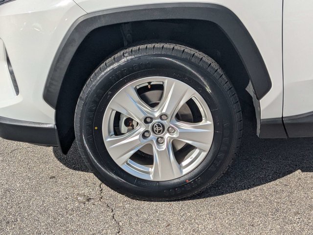 Used 2021 Toyota RAV4 XLE w/ Convenience Package FWD image 11