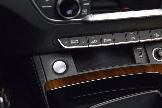 Used 2021 Audi Q5 e Premium w/ Convenience Package image 34