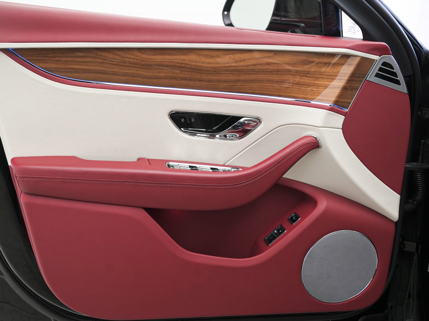 Used 2023 Bentley Flying Spur V8 image 8