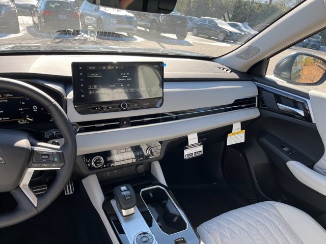New 2026 Mitsubishi Outlander SEL FWD image 18