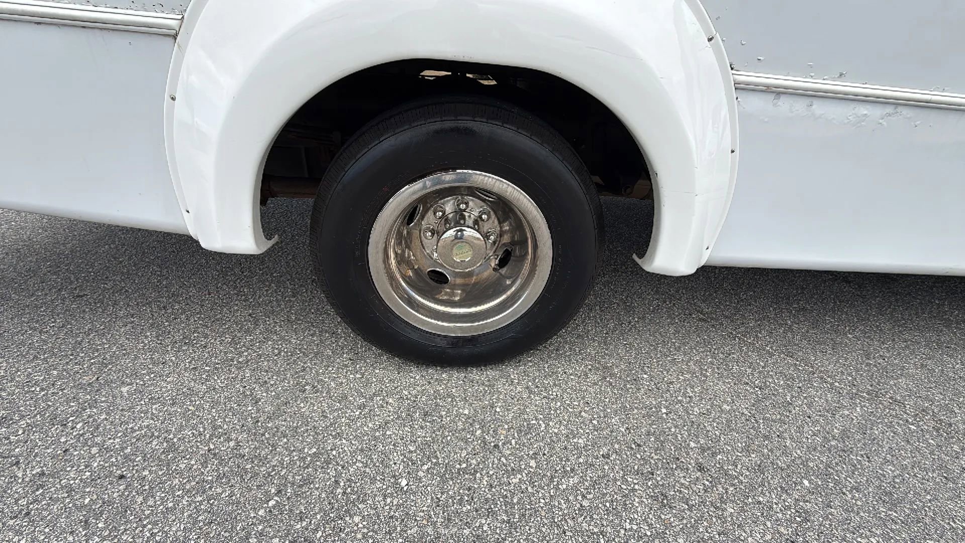 Used 2015 Ford E-350 and Econoline 350 Super Duty RWD image 19