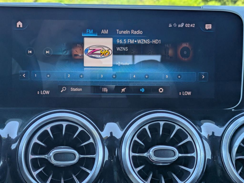 Used 2021 Mercedes-Benz GLA 250 w/ Premium Package image 24