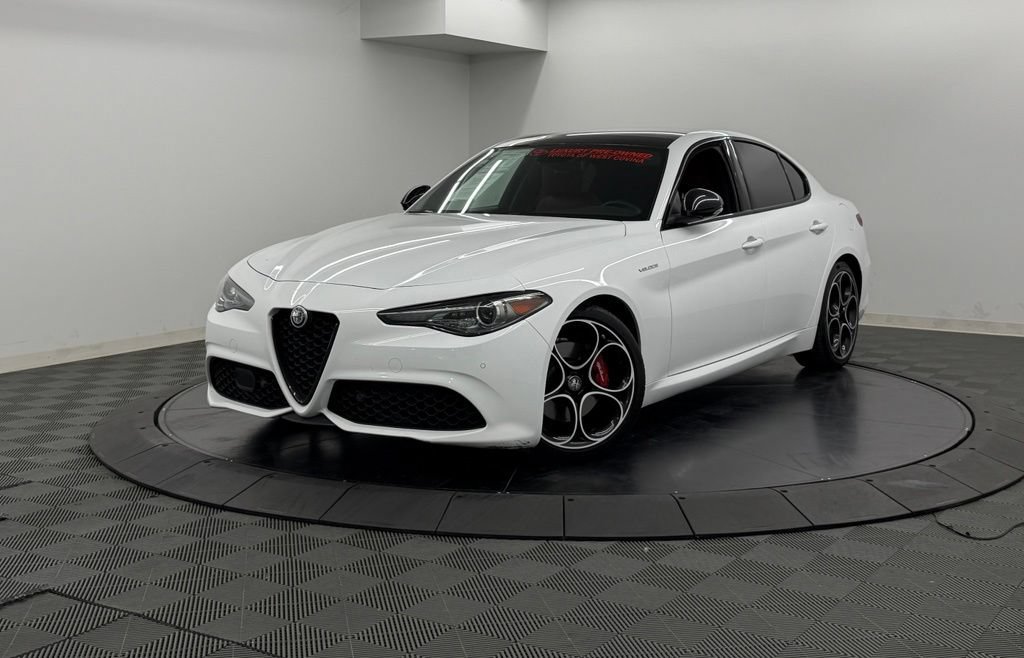 Used 2023 Alfa Romeo Giulia Veloce RWD image 3