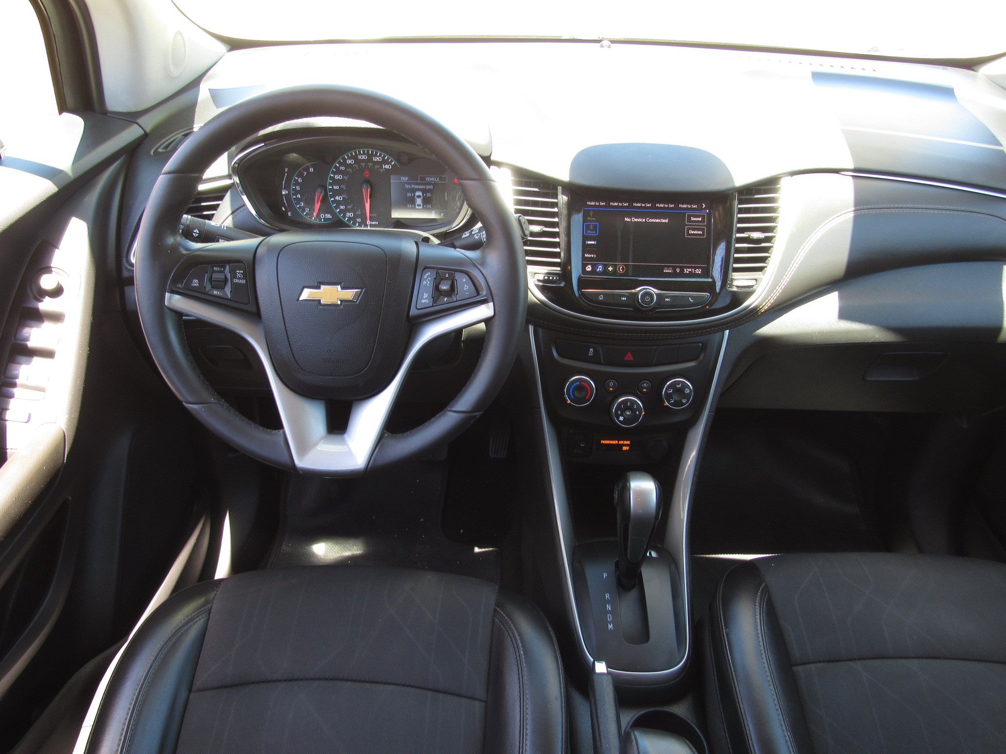 Used 2021 Chevrolet Trax LT w/ Midnight Edition FWD image 16