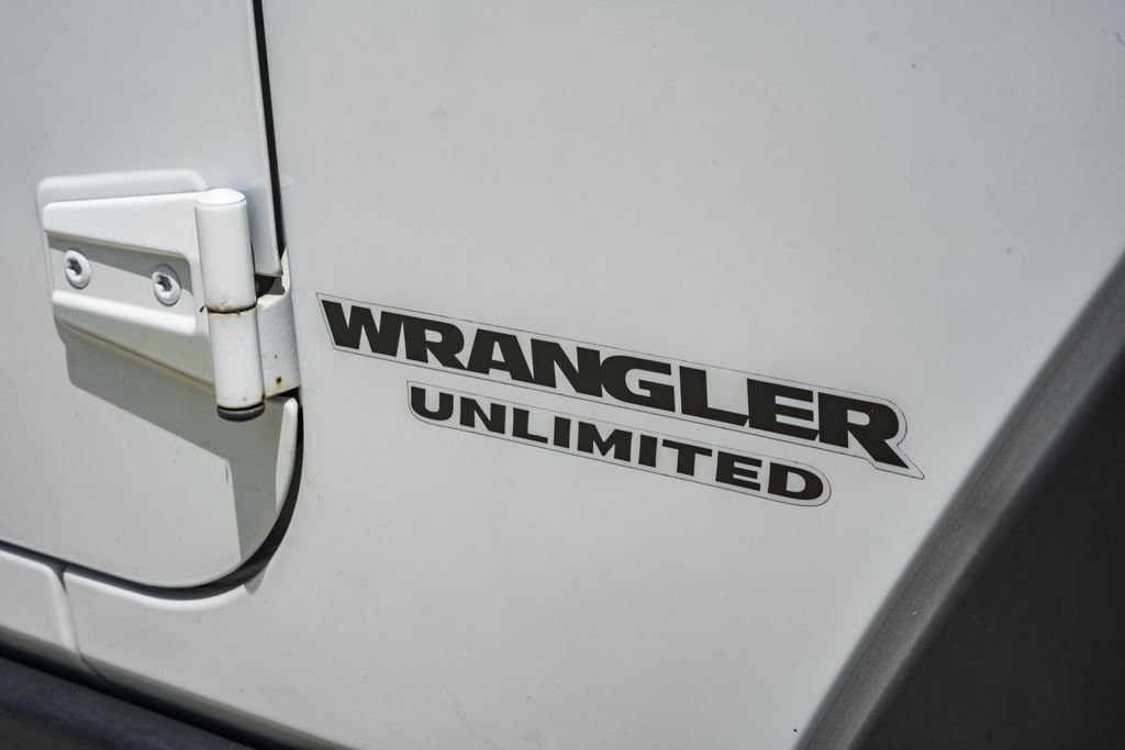 Used 2017 Jeep Wrangler Unlimited Rubicon w/ Cold Weather Group image 13