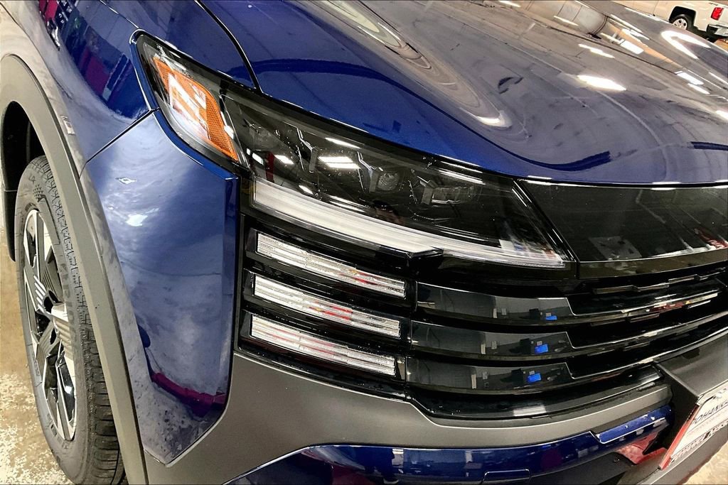 Certified 2025 Nissan Kicks SV image 28