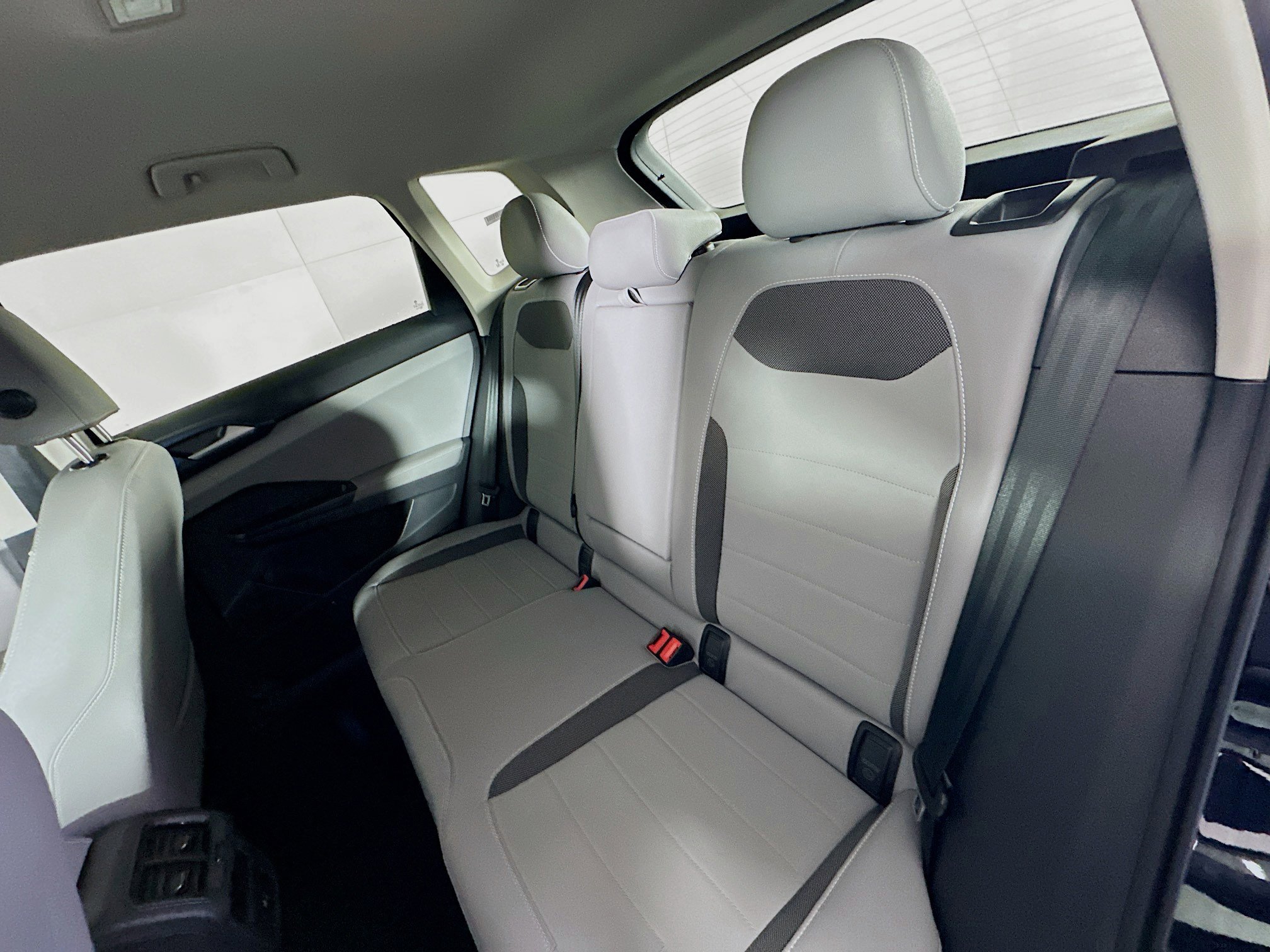 Used 2024 Volkswagen Taos SE image 25