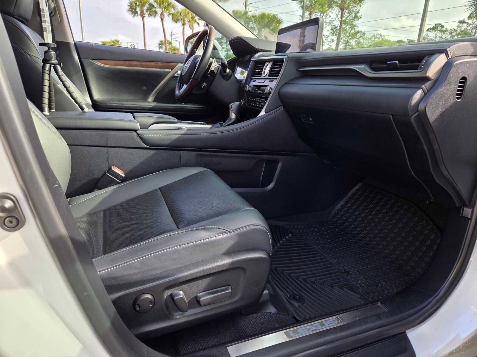 Used 2021 Lexus RX 350L FWD w/ Premium Package image 21