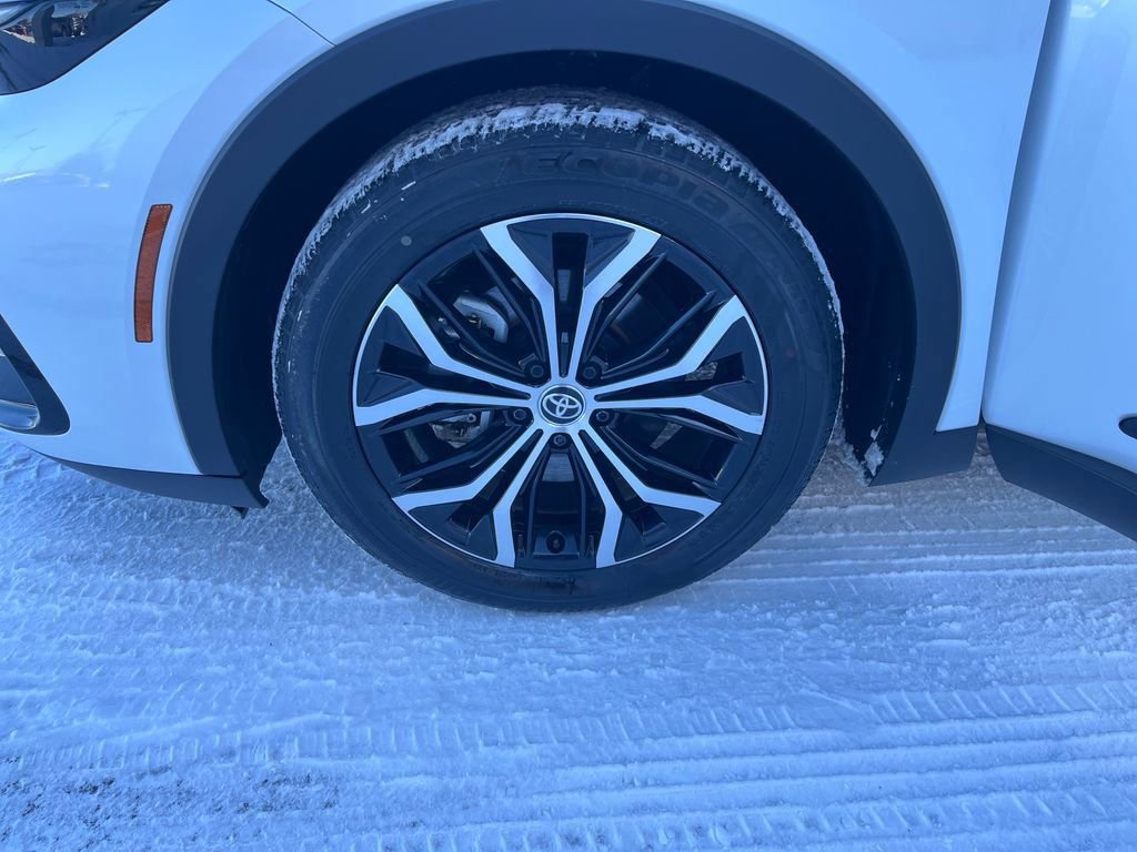 Certified 2025 Toyota Crown Limited image 28