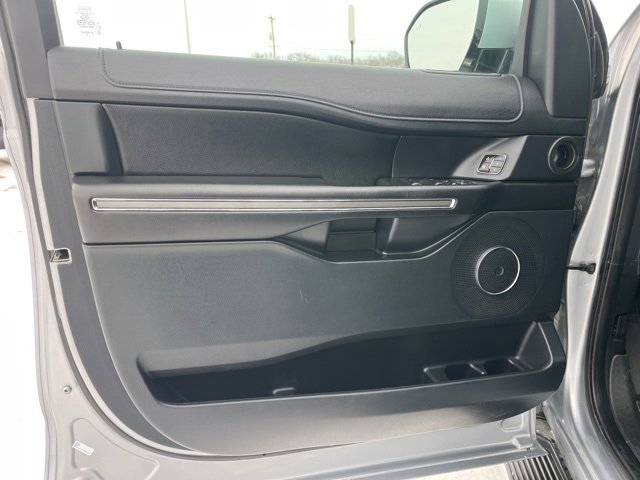 Used 2020 Ford Expedition Max XLT w/ Equipment Group 202A image 10