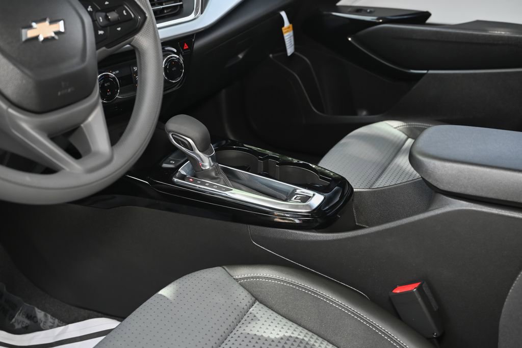 New 2026 Chevrolet Trax LT w/ LPO, Blackout Package FWD image 28