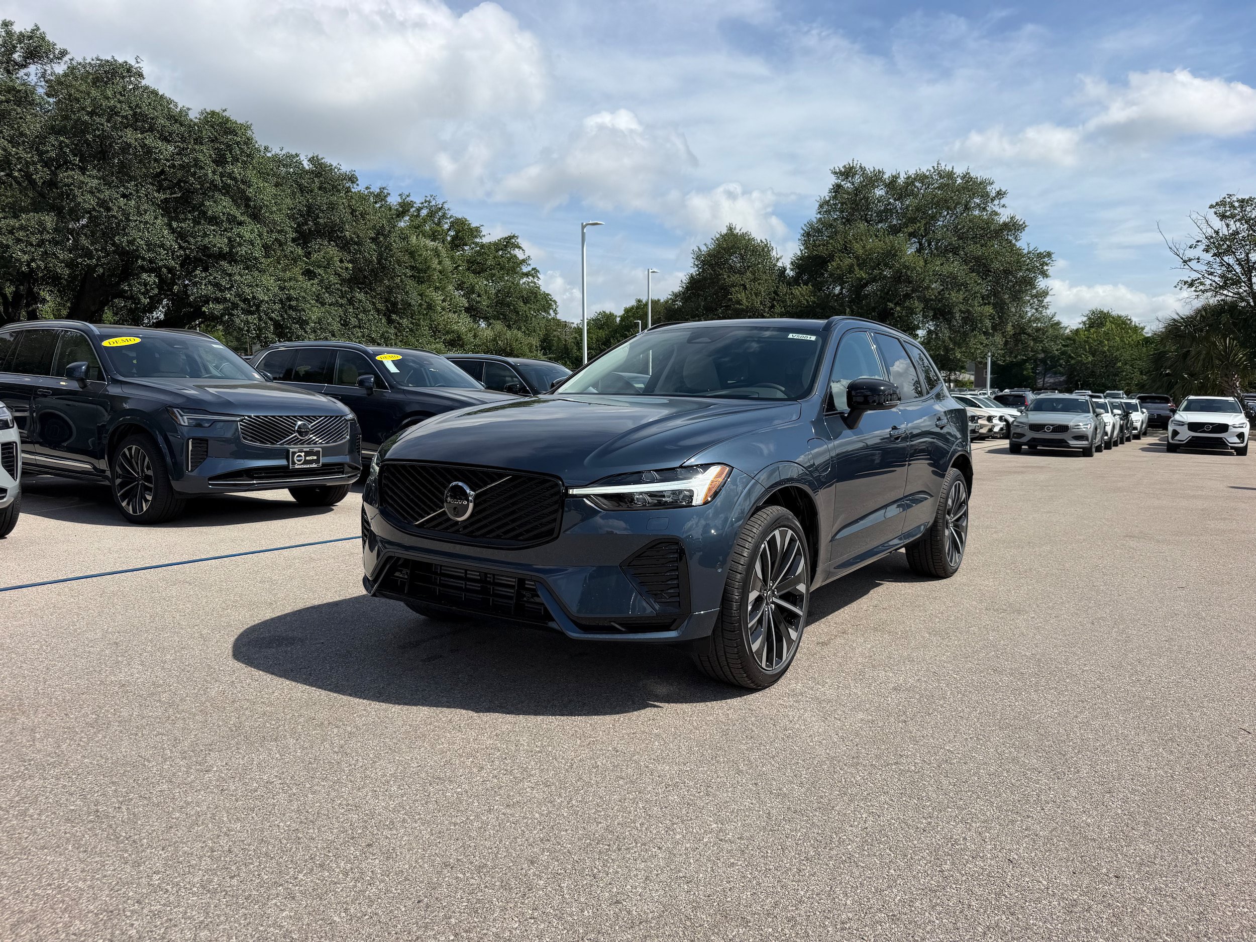 New 2026 Volvo XC60 T8 Ultra w/ Protection Package Premier AWD/4WD image 2