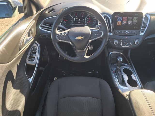 Used 2017 Chevrolet Malibu LT FWD image 4