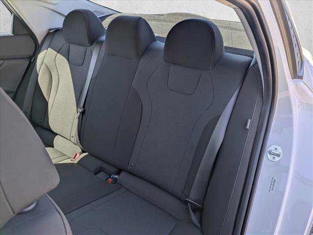 Certified 2025 Hyundai Elantra SE image 17