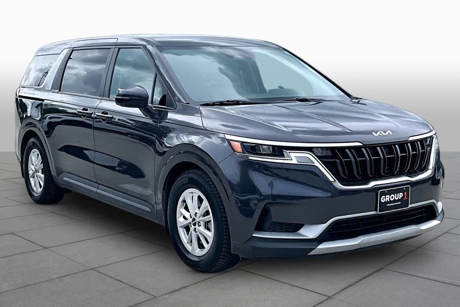 Certified 2023 Kia Carnival LX FWD image 3